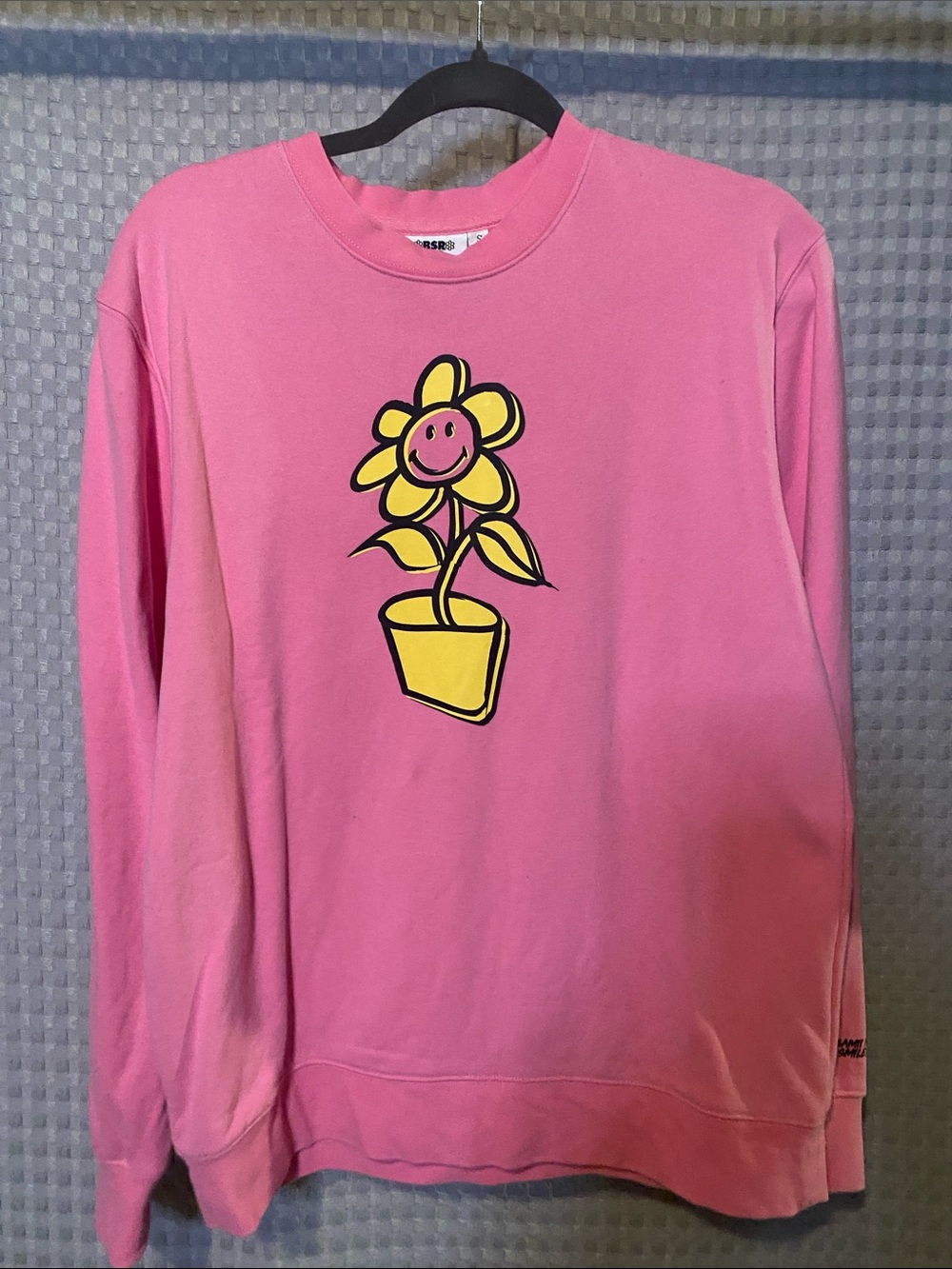 Pink Smiley Flower Graphic Crewneck Sweatshirt